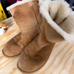 UGG Bailey Bow‎ Short Boots Women’s 7Chestnut Suede Shearling Lined